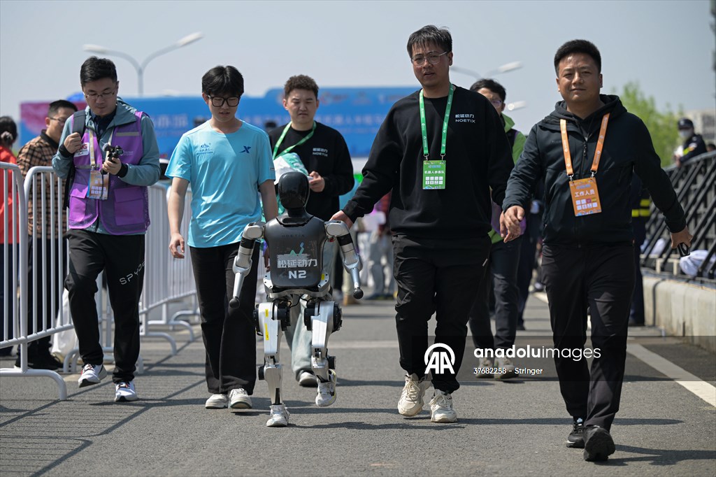World's first humanoid robot half-marathon in Beijing