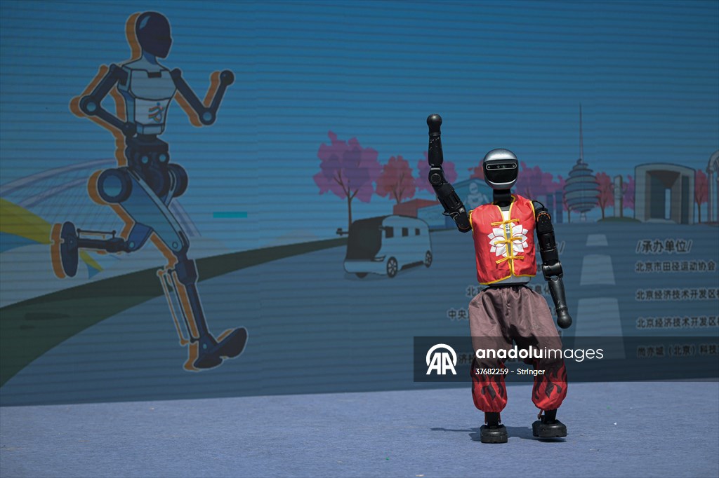 World's first humanoid robot half-marathon in Beijing