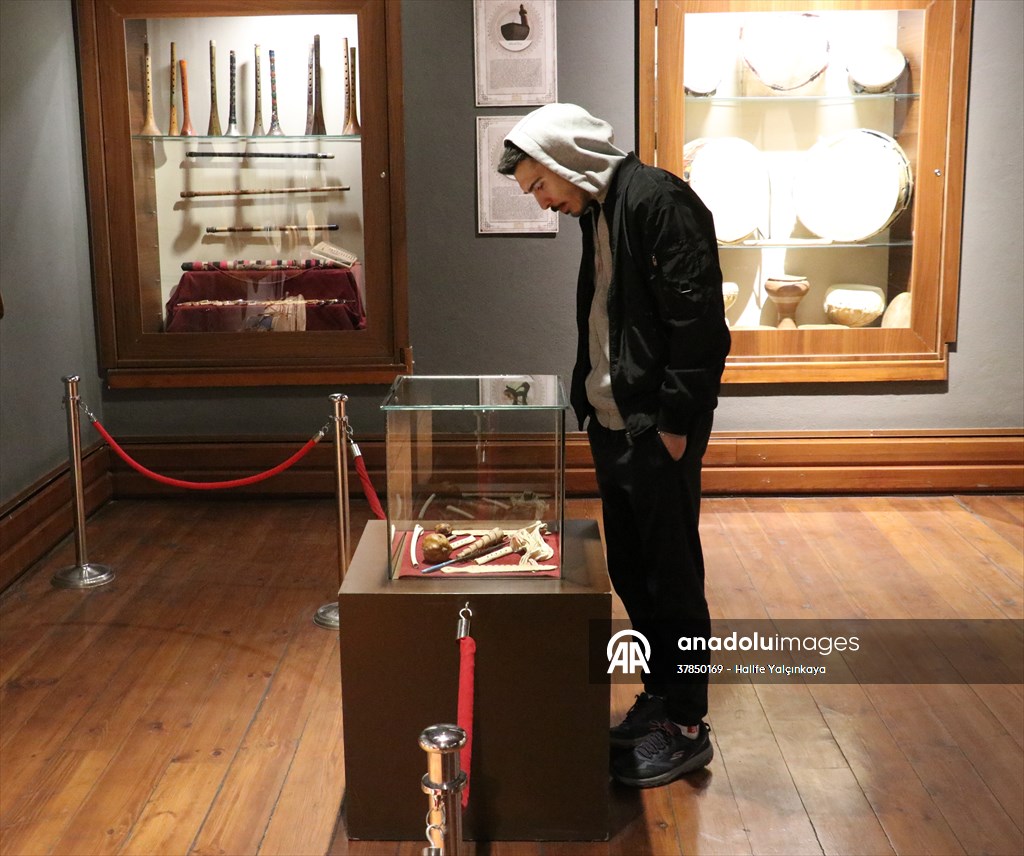 Tarihi müzik aletleri Sivas Atatürk Kongre Müzesi'nde sergileniyor