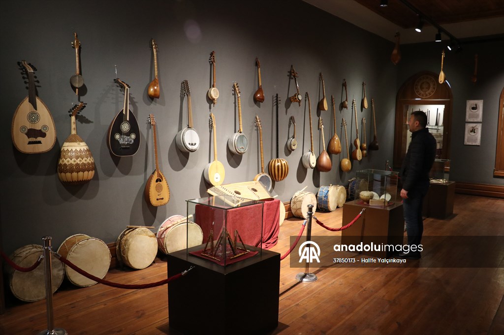 Tarihi müzik aletleri Sivas Atatürk Kongre Müzesi'nde sergileniyor