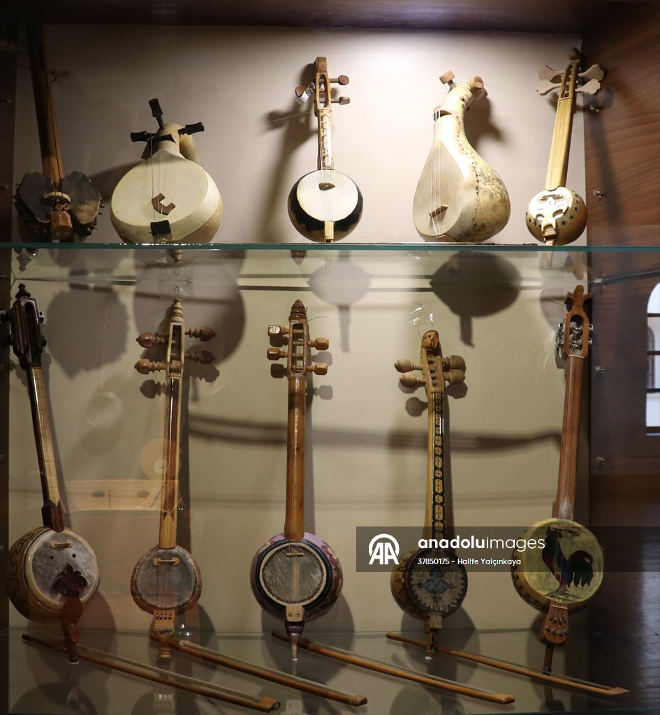 Tarihi müzik aletleri Sivas Atatürk Kongre Müzesi'nde sergileniyor