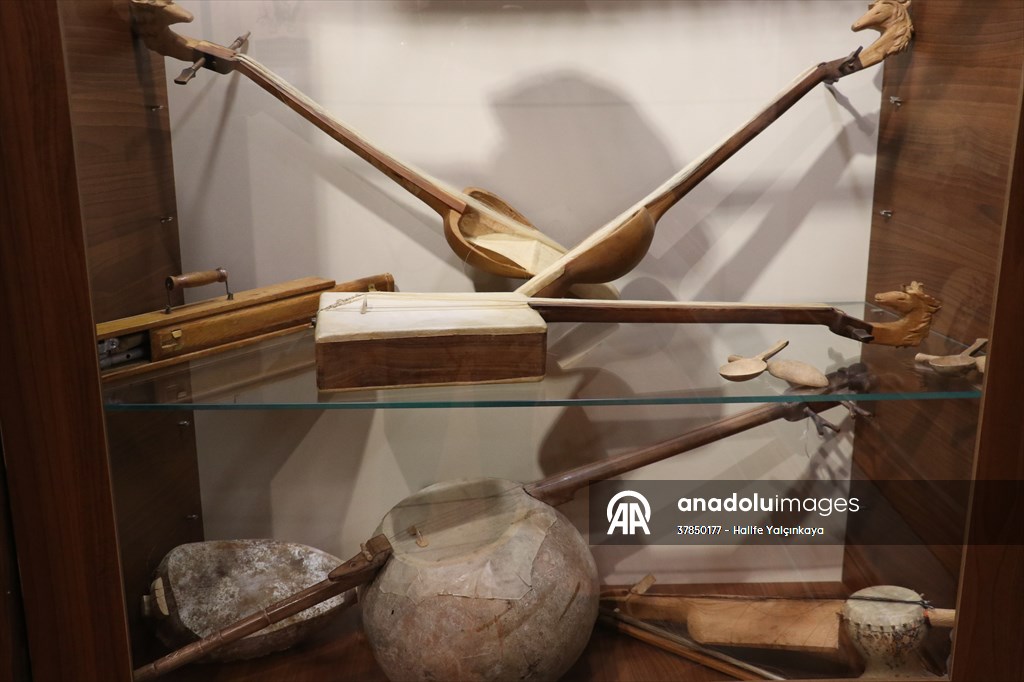 Tarihi müzik aletleri Sivas Atatürk Kongre Müzesi'nde sergileniyor
