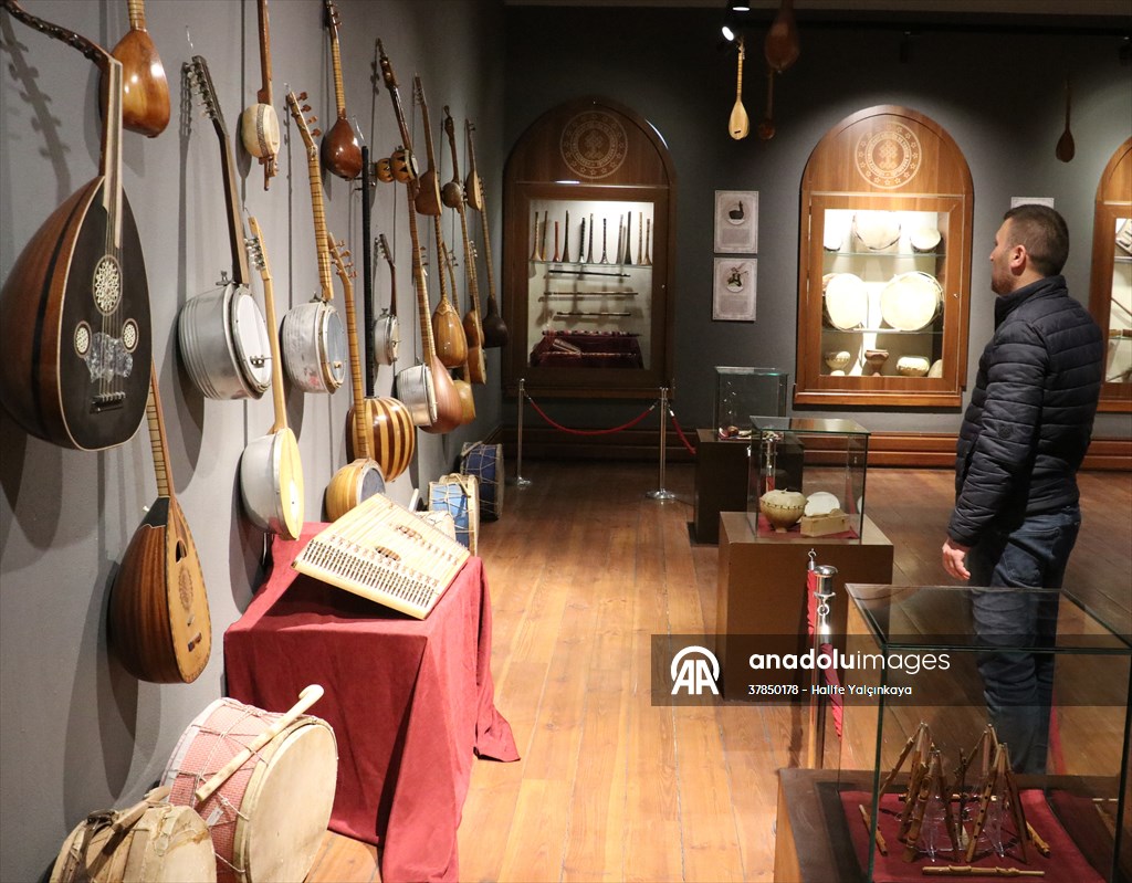 Tarihi müzik aletleri Sivas Atatürk Kongre Müzesi'nde sergileniyor