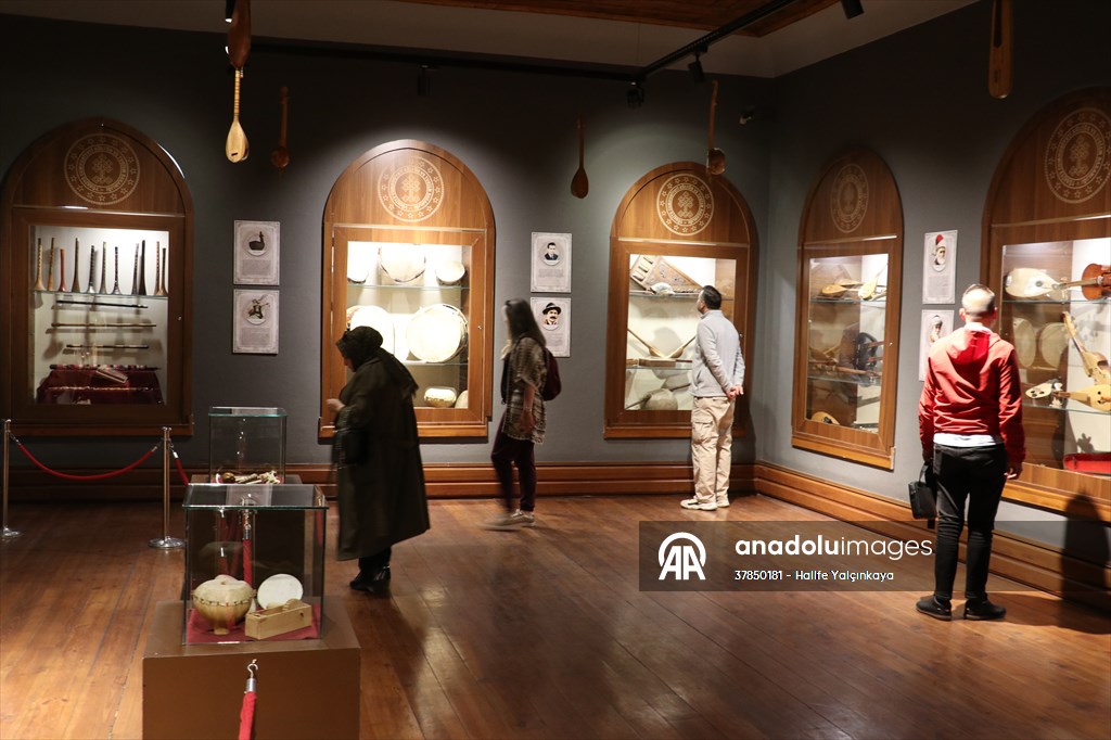 Tarihi müzik aletleri Sivas Atatürk Kongre Müzesi'nde sergileniyor