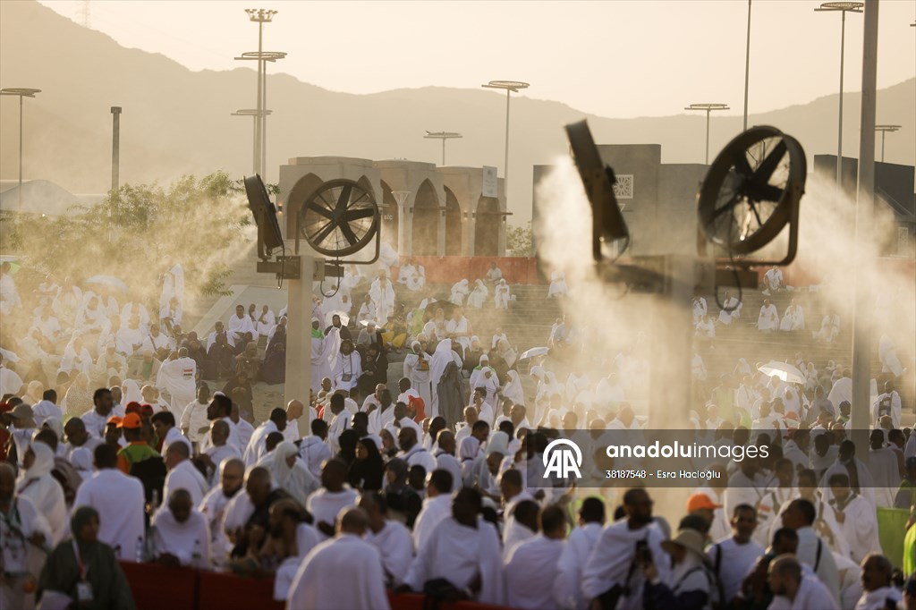 Prospective Muslim pilgrims at Arafat in Mecca