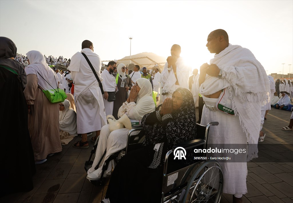 Prospective Muslim pilgrims at Arafat in Mecca