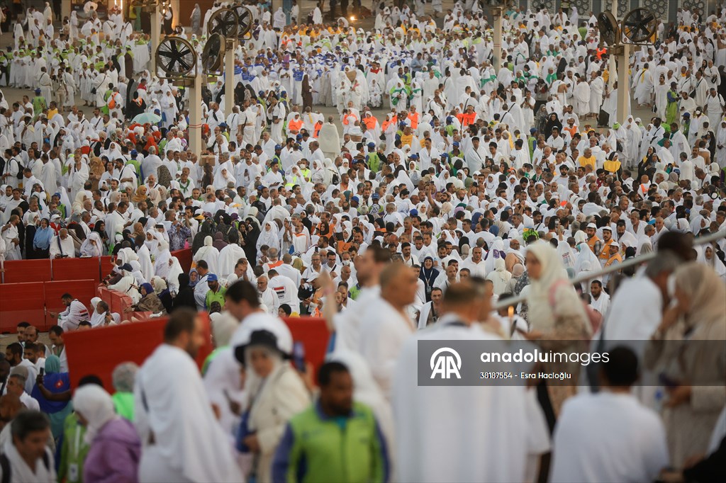 Prospective Muslim pilgrims at Arafat in Mecca