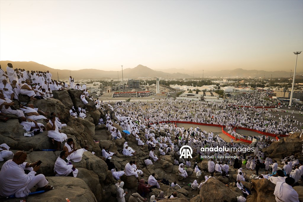 Prospective Muslim pilgrims at Arafat in Mecca