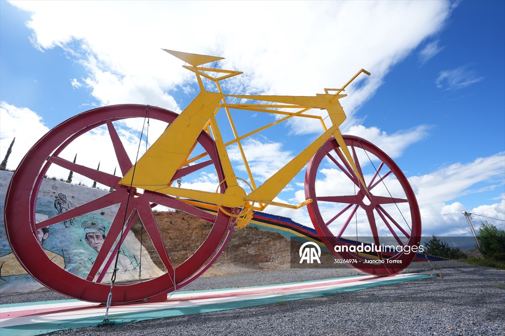 Colombia: World’s Largest Bicycle