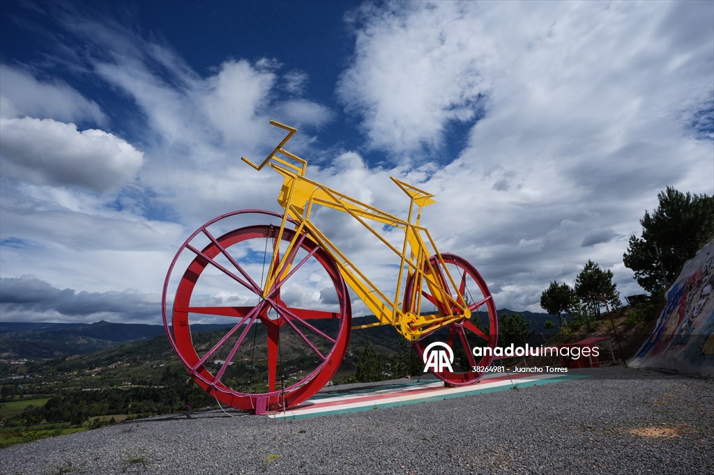 Colombia: World’s Largest Bicycle