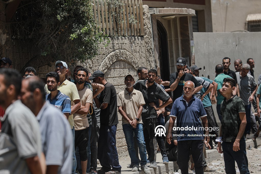Flour aid distributed to Palestinians in Gaza under Israeli attacks