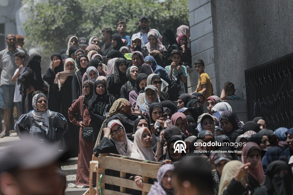 Flour aid distributed to Palestinians in Gaza under Israeli attacks