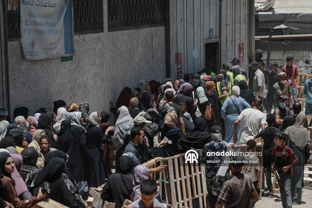 Flour aid distributed to Palestinians in Gaza under Israeli attacks