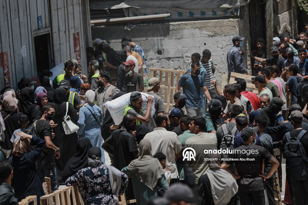 Flour aid distributed to Palestinians in Gaza under Israeli attacks