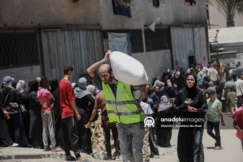 Flour aid distributed to Palestinians in Gaza under Israeli attacks