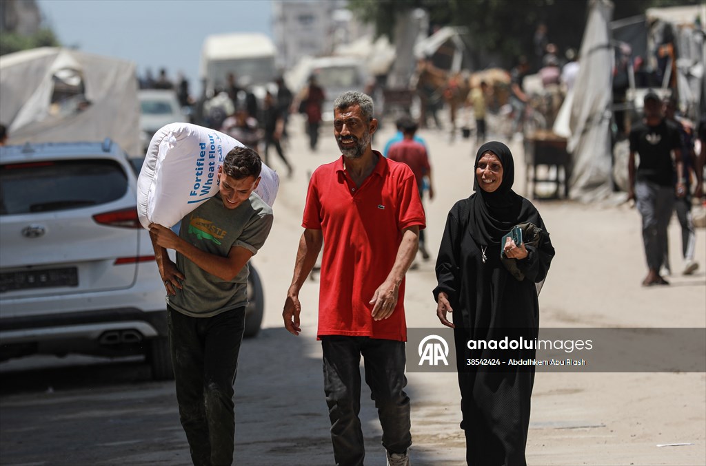 Flour aid distributed to Palestinians in Gaza under Israeli attacks