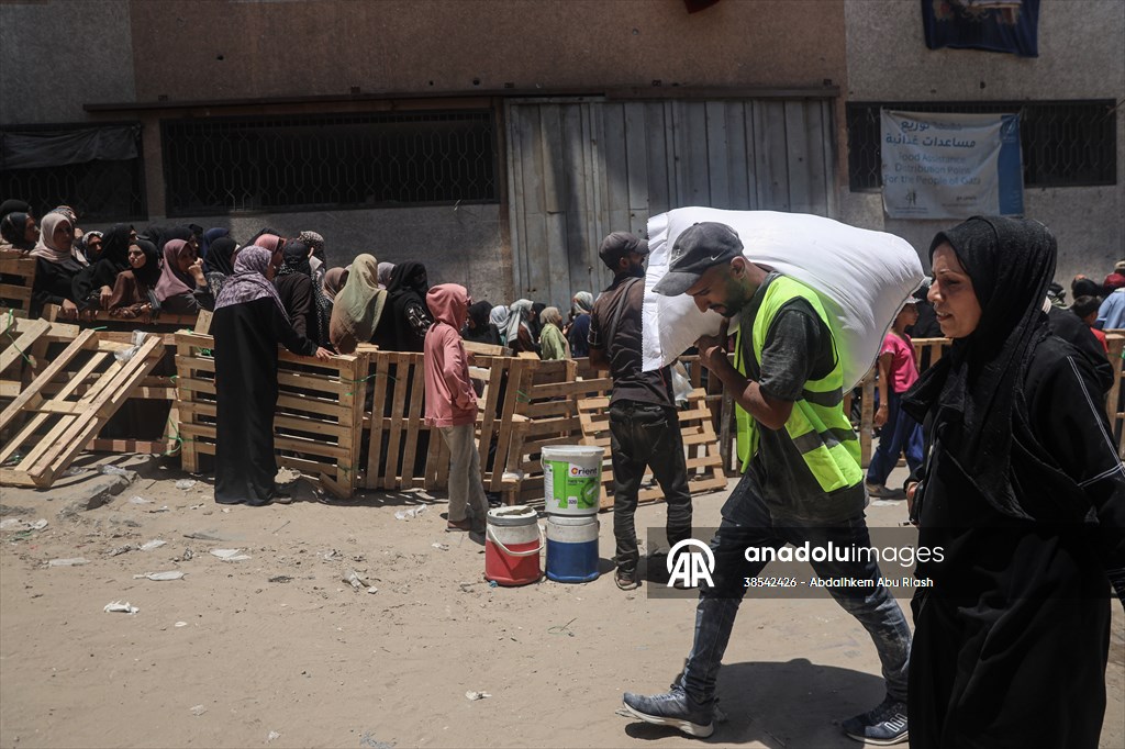Flour aid distributed to Palestinians in Gaza under Israeli attacks