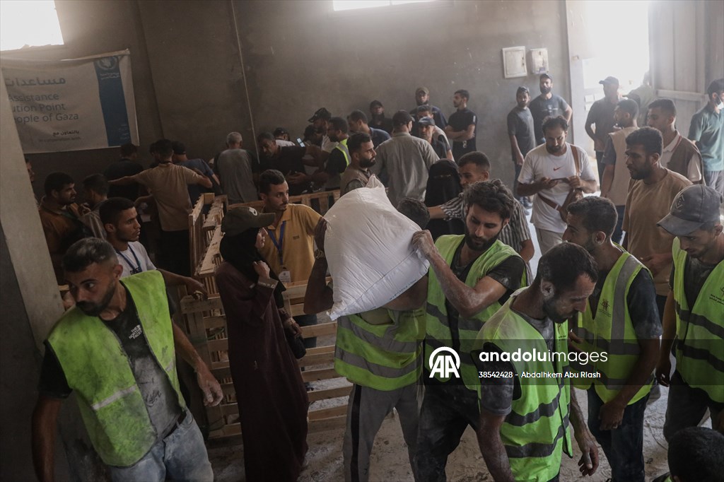 Flour aid distributed to Palestinians in Gaza under Israeli attacks
