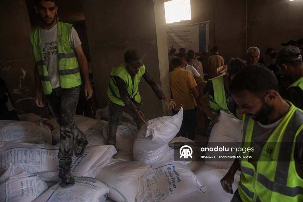 Flour aid distributed to Palestinians in Gaza under Israeli attacks