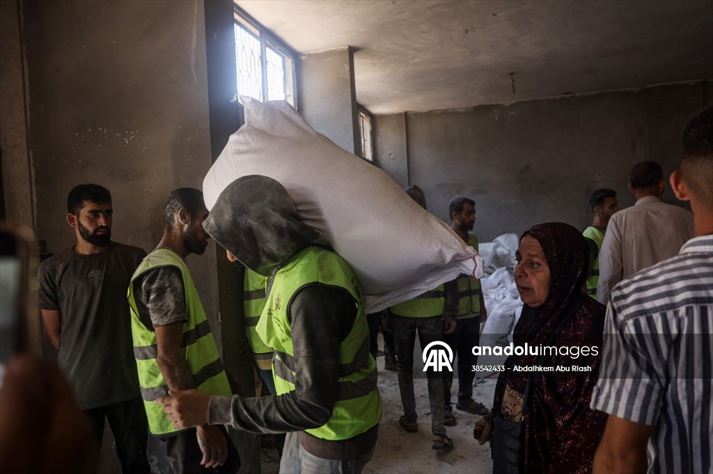 Flour aid distributed to Palestinians in Gaza under Israeli attacks