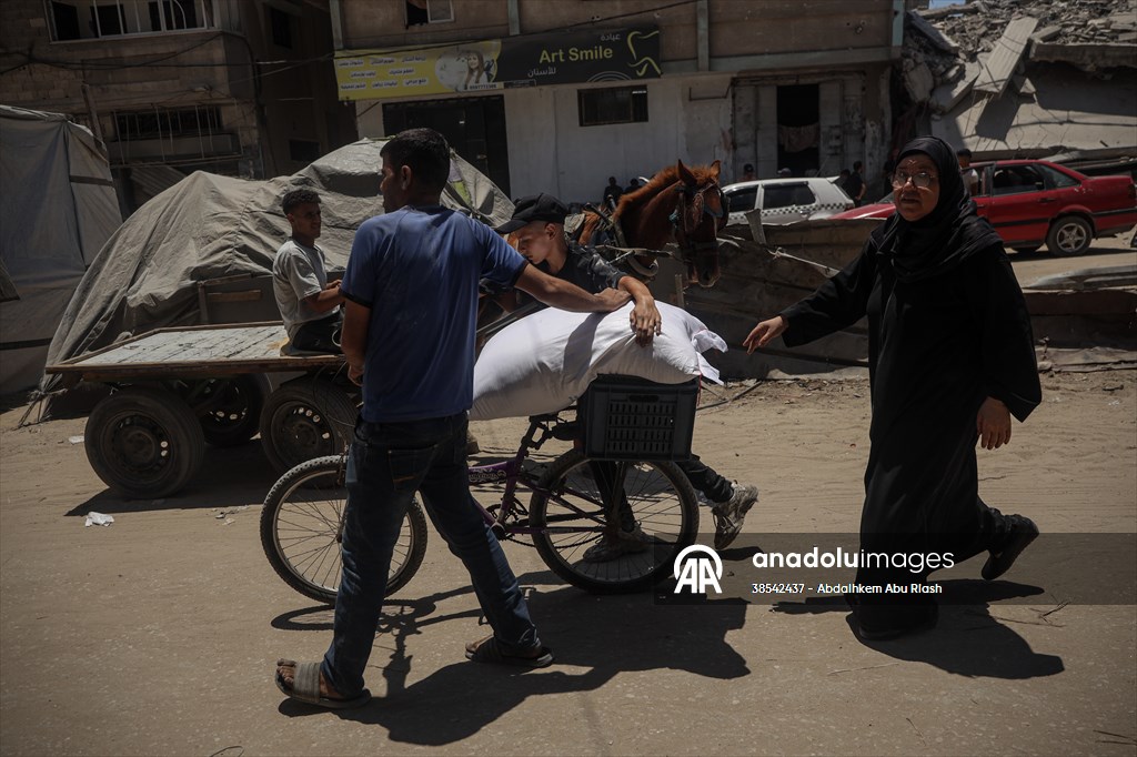 Flour aid distributed to Palestinians in Gaza under Israeli attacks