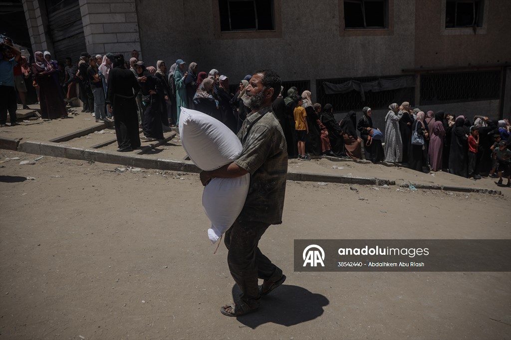 Flour aid distributed to Palestinians in Gaza under Israeli attacks
