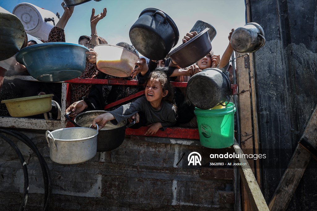 Food distributed to Palestinians battling hunger in Gaza