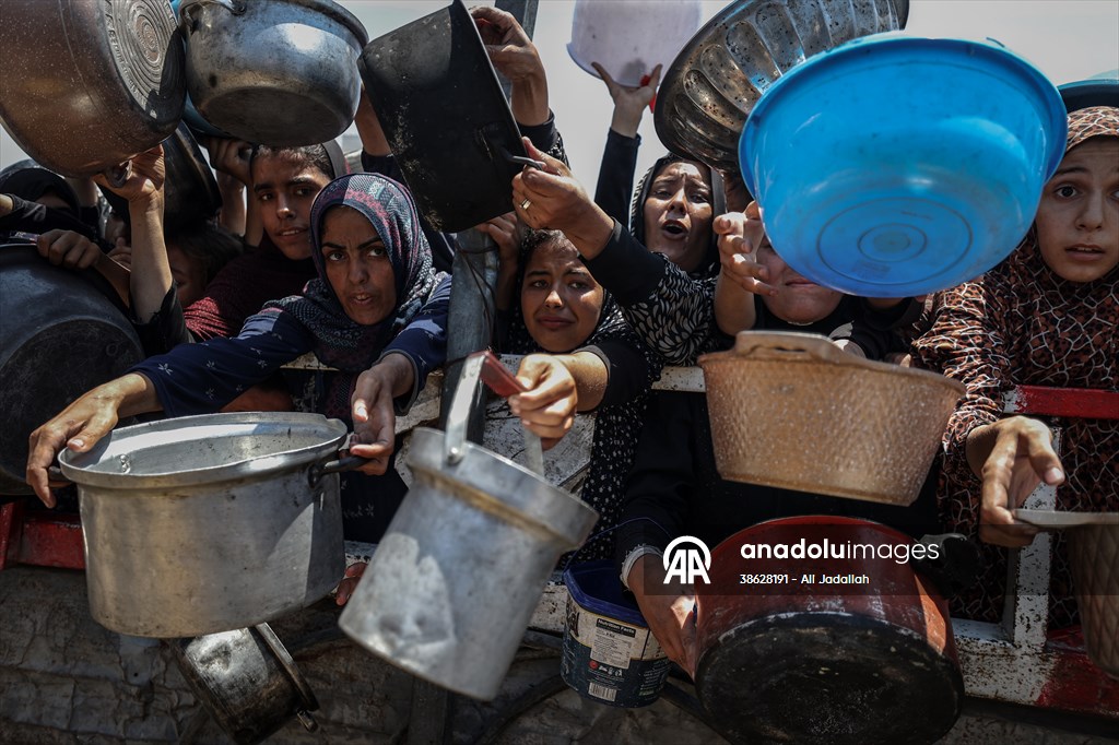 Food distributed to Palestinians battling hunger in Gaza