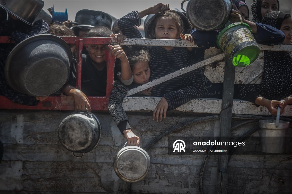 Food distributed to Palestinians battling hunger in Gaza