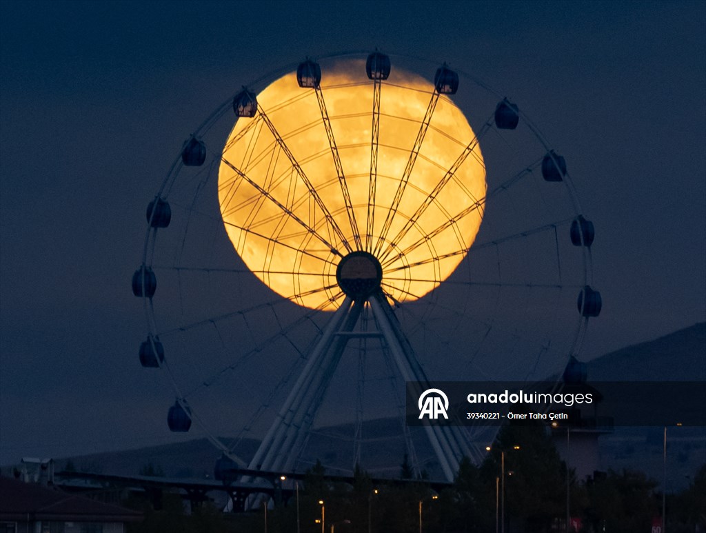 Full Moon in Ankara