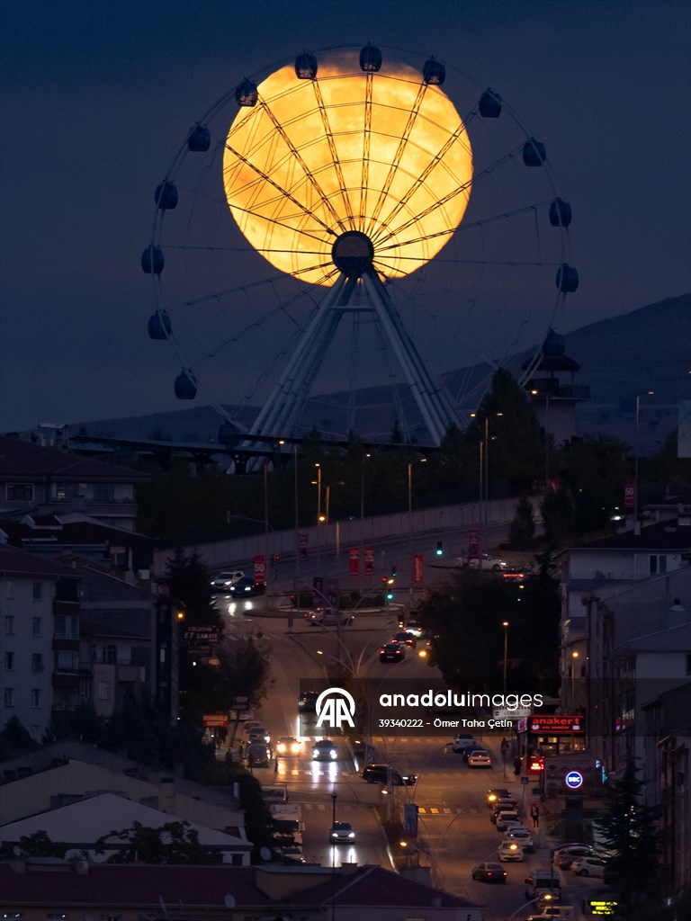 Full Moon in Ankara