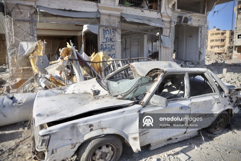 Palestinians continue returning north on second day of Gaza ceasefire