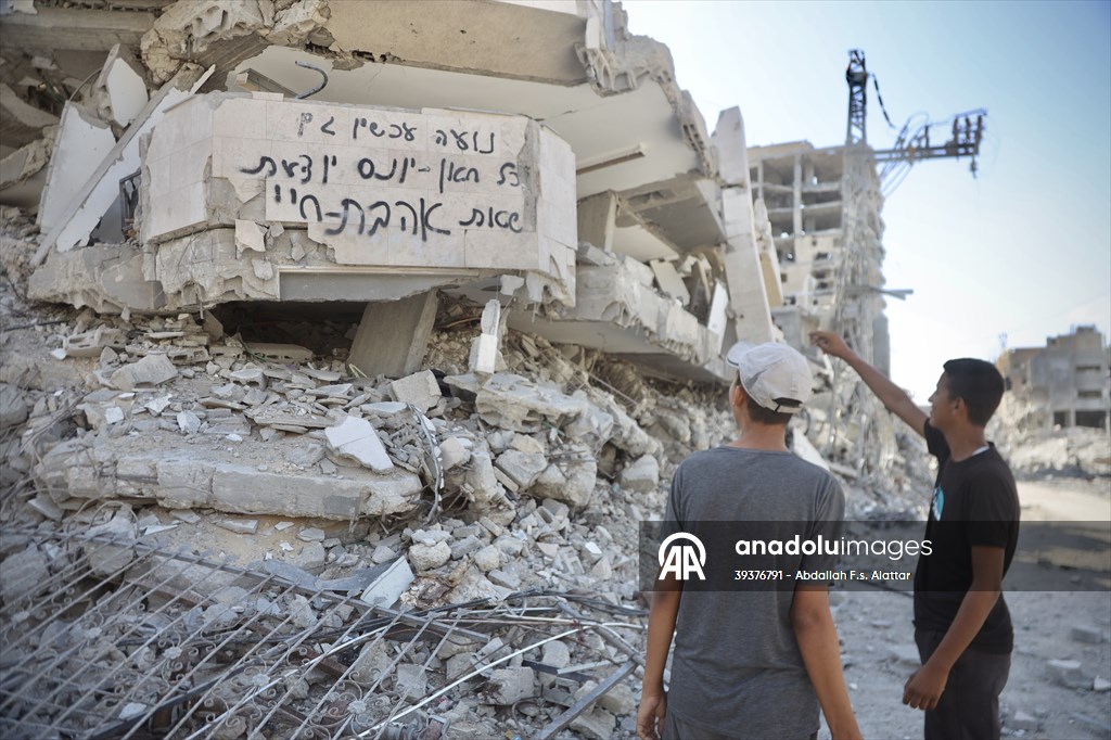 Palestinians continue returning north on second day of Gaza ceasefire