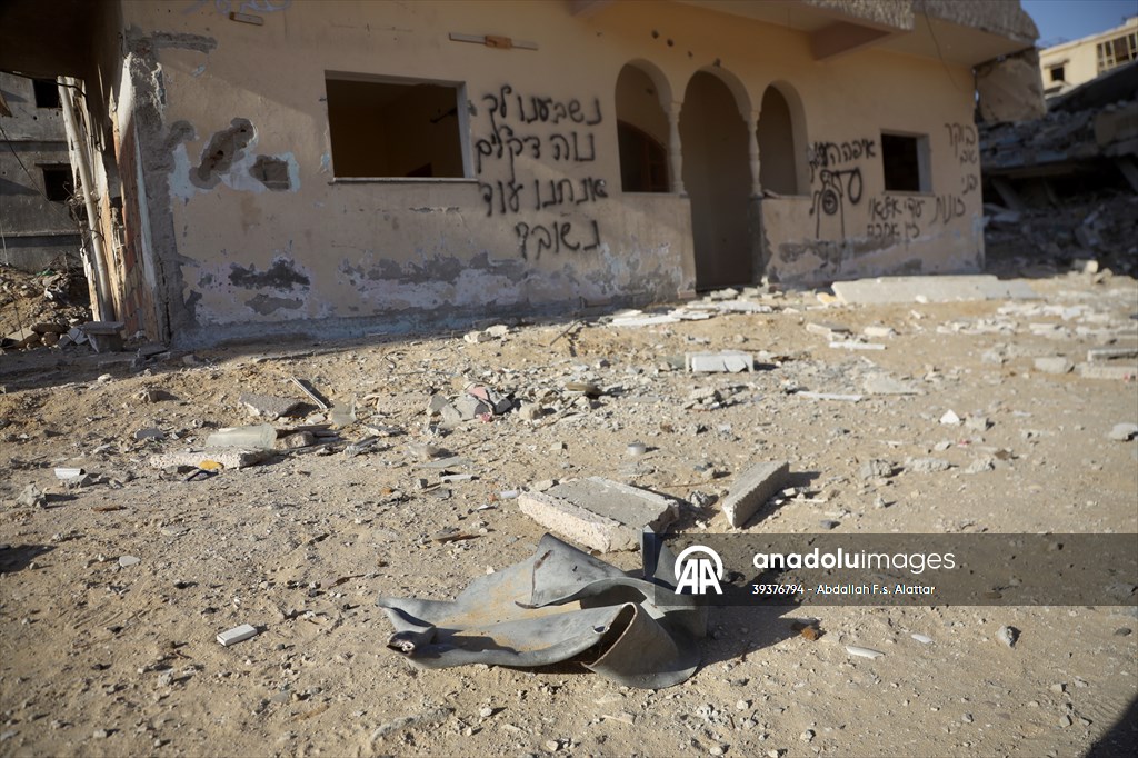 Palestinians continue returning north on second day of Gaza ceasefire