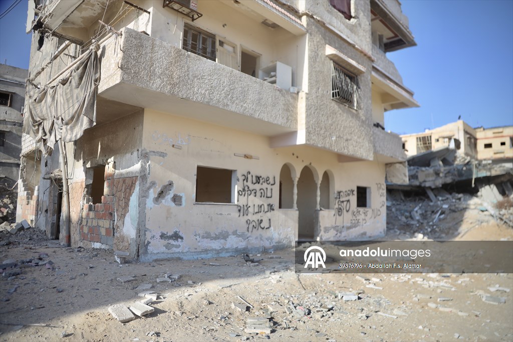 Palestinians continue returning north on second day of Gaza ceasefire