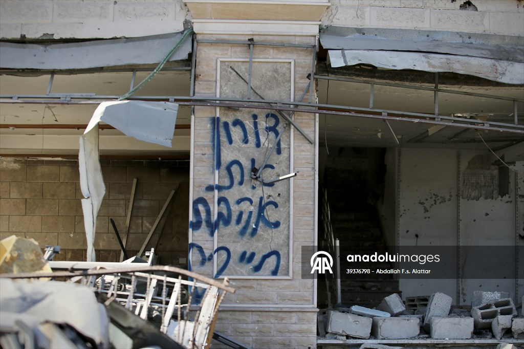 Palestinians continue returning north on second day of Gaza ceasefire