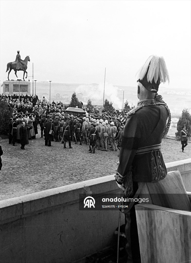 İngiliz Mareşal Birdwood, Atatürk’ün cenazesini ayakta selamladı