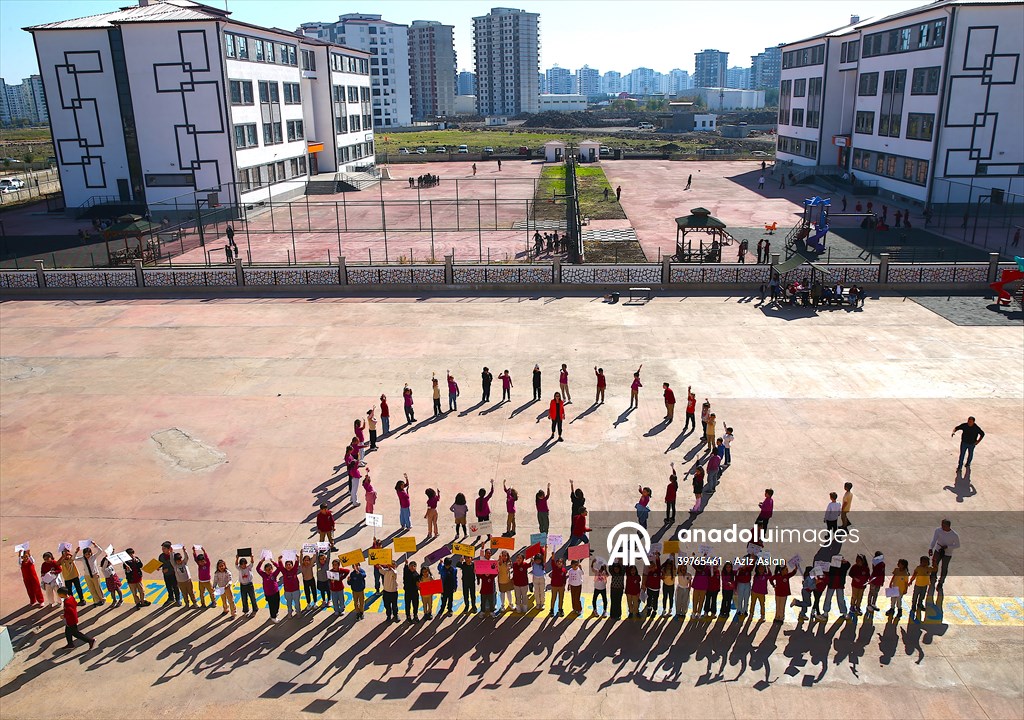 Diyarbakır'da öğrenciler 'akran zorbalığı'na karşı etkinliklerle bilinçlendiriliyor