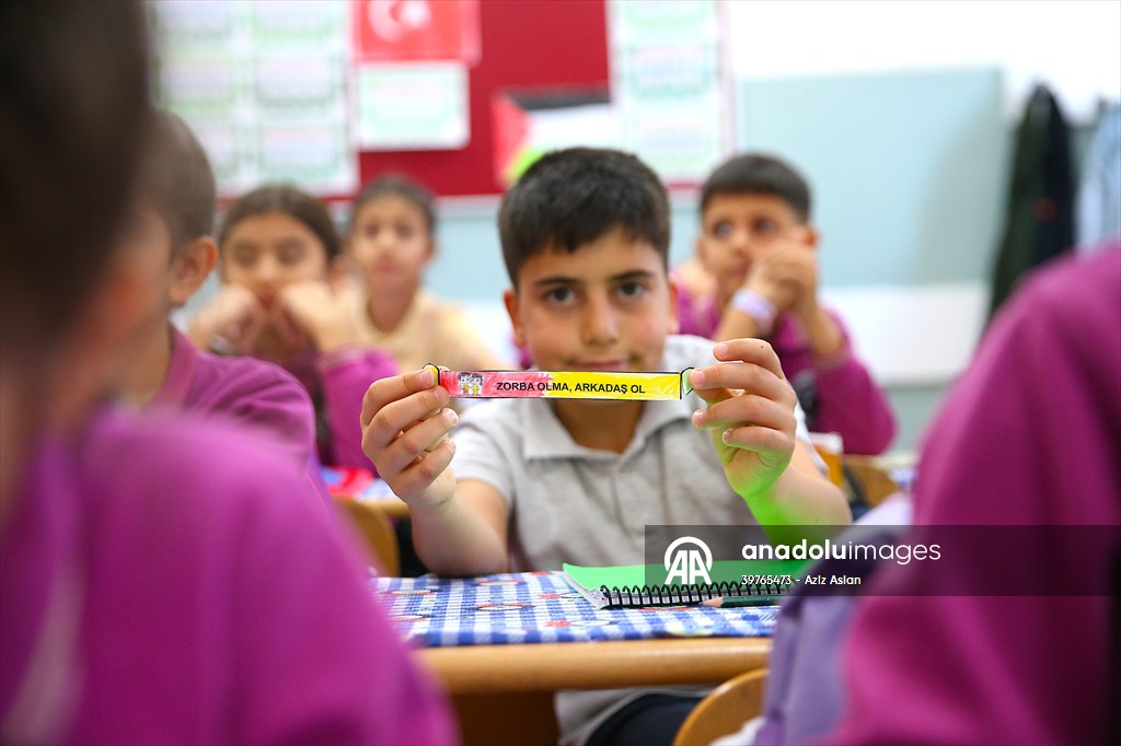 Diyarbakır'da öğrenciler 'akran zorbalığı'na karşı etkinliklerle bilinçlendiriliyor