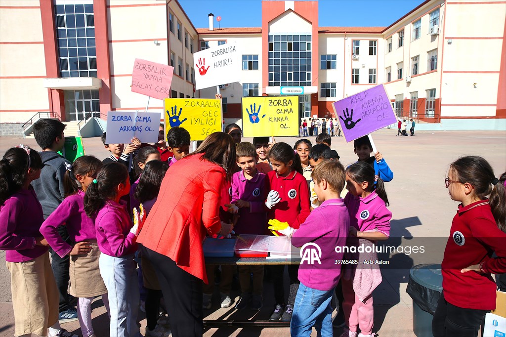 Diyarbakır'da öğrenciler 'akran zorbalığı'na karşı etkinliklerle bilinçlendiriliyor
