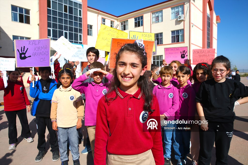 Diyarbakır'da öğrenciler 'akran zorbalığı'na karşı etkinliklerle bilinçlendiriliyor