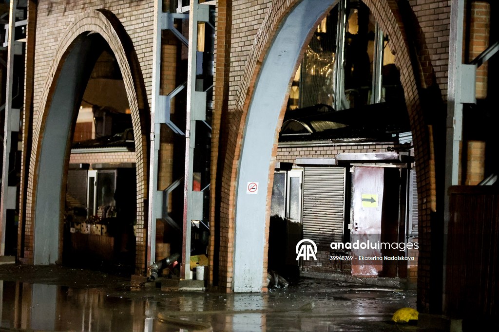 Rusya'nın St. Petersburg kentinde pazar yerinde yangın çıktı