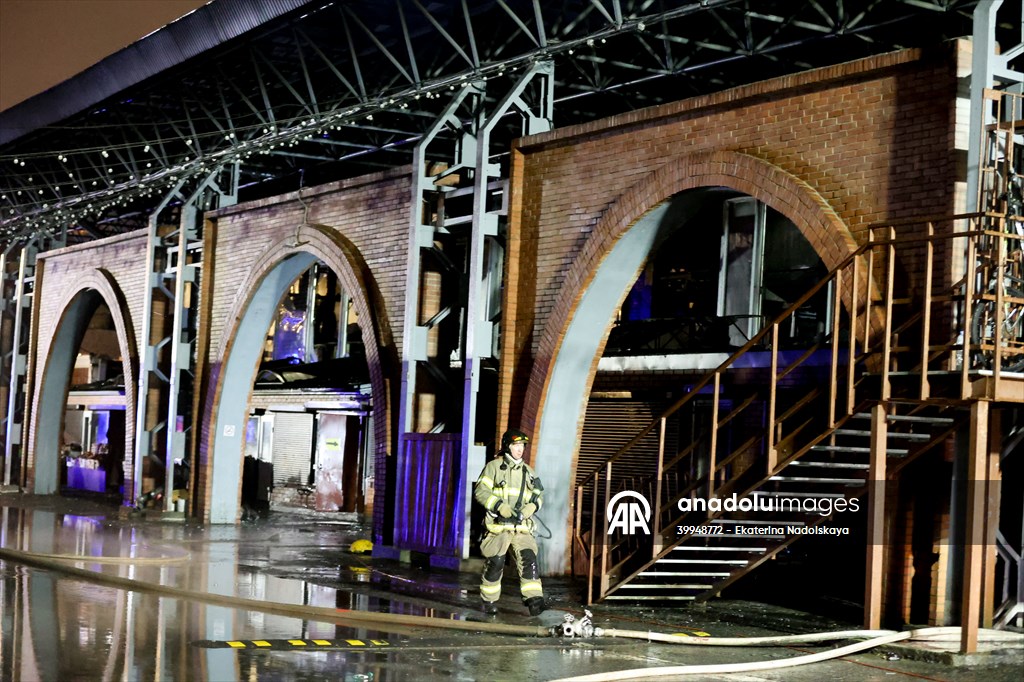 Rusya'nın St. Petersburg kentinde pazar yerinde yangın çıktı