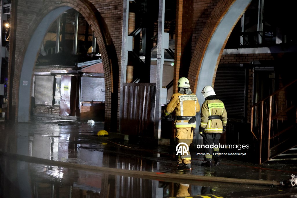 Rusya'nın St. Petersburg kentinde pazar yerinde yangın çıktı