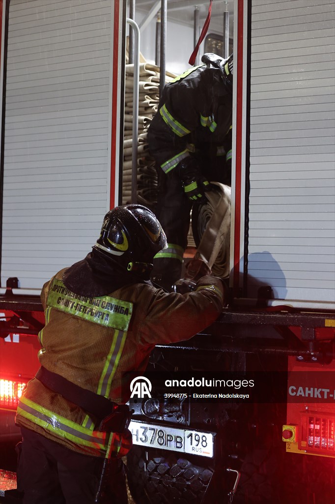 Rusya'nın St. Petersburg kentinde pazar yerinde yangın çıktı