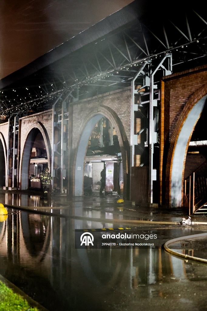 Rusya'nın St. Petersburg kentinde pazar yerinde yangın çıktı