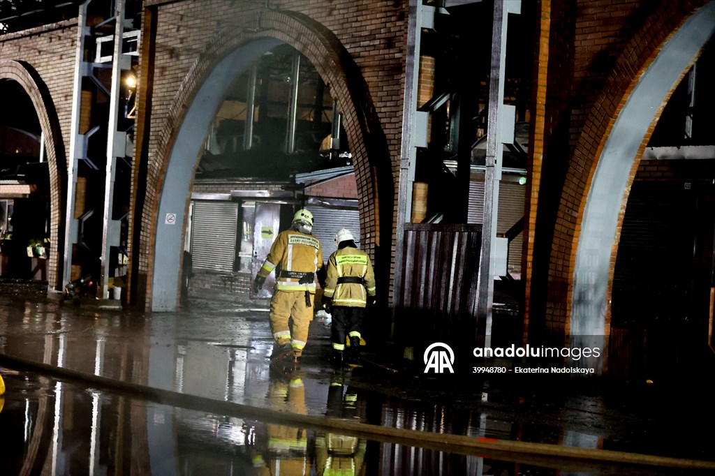 Rusya'nın St. Petersburg kentinde pazar yerinde yangın çıktı