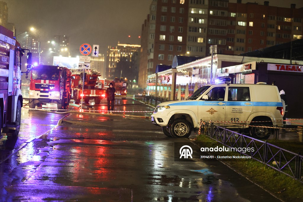 Rusya'nın St. Petersburg kentinde pazar yerinde yangın çıktı