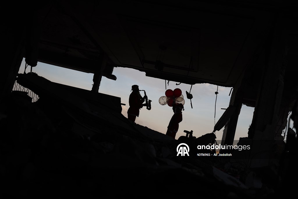 Volunteers dressed as Santa bring joy to children in Gaza