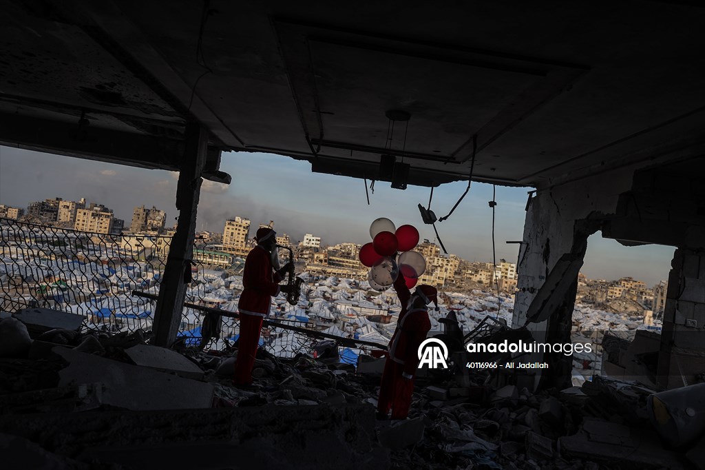 Volunteers dressed as Santa bring joy to children in Gaza